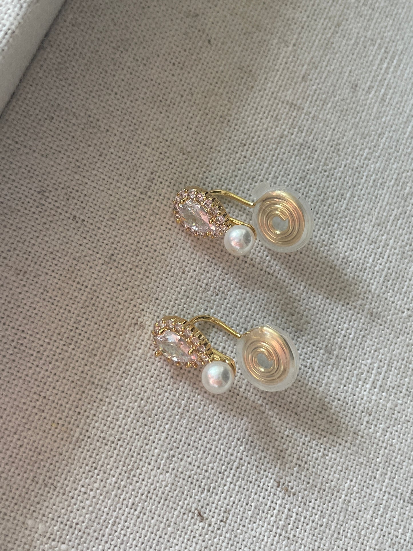 The Lady Pearl Ear Clip / Earrings