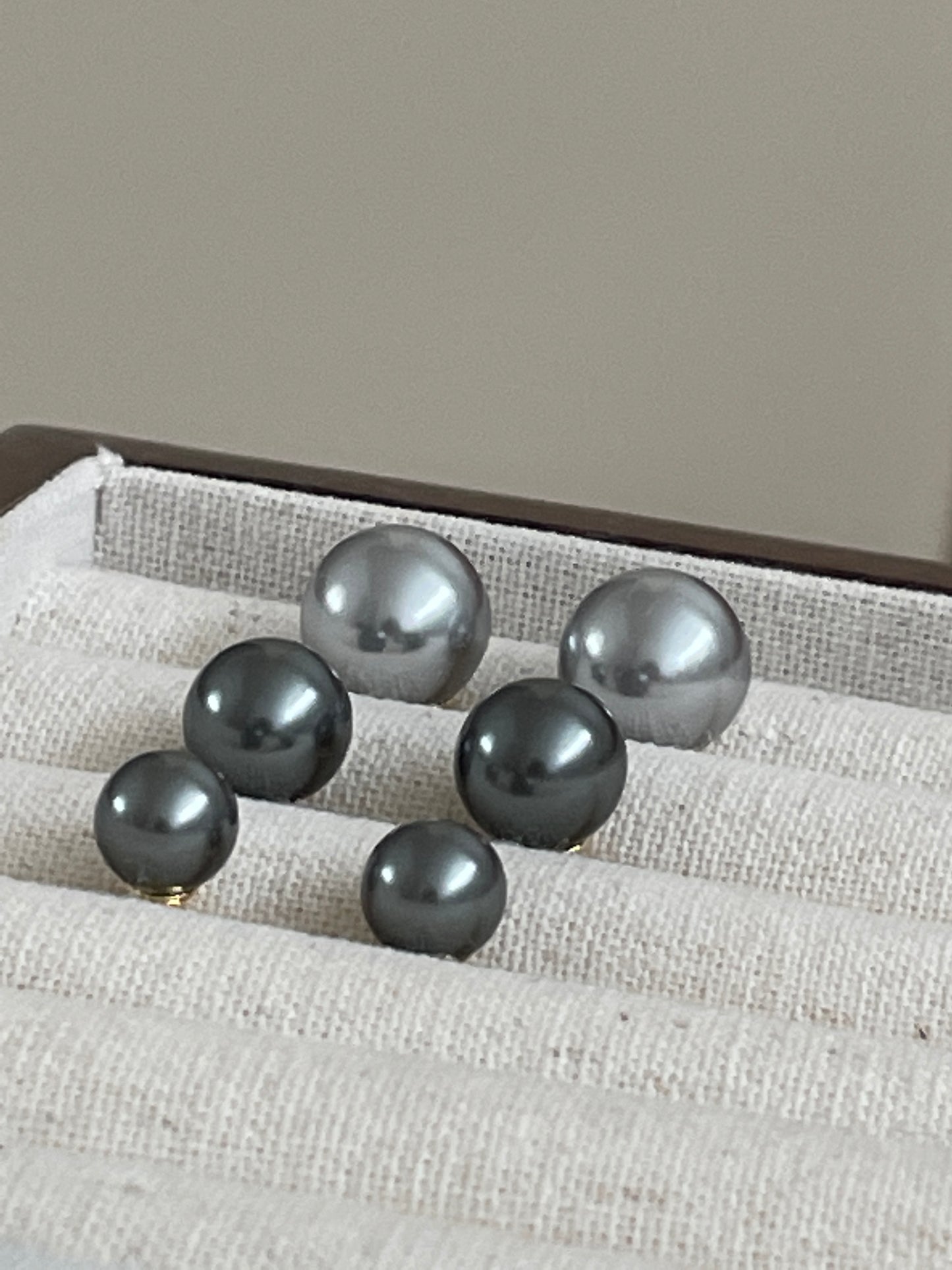 The Dark Pearl Earrings