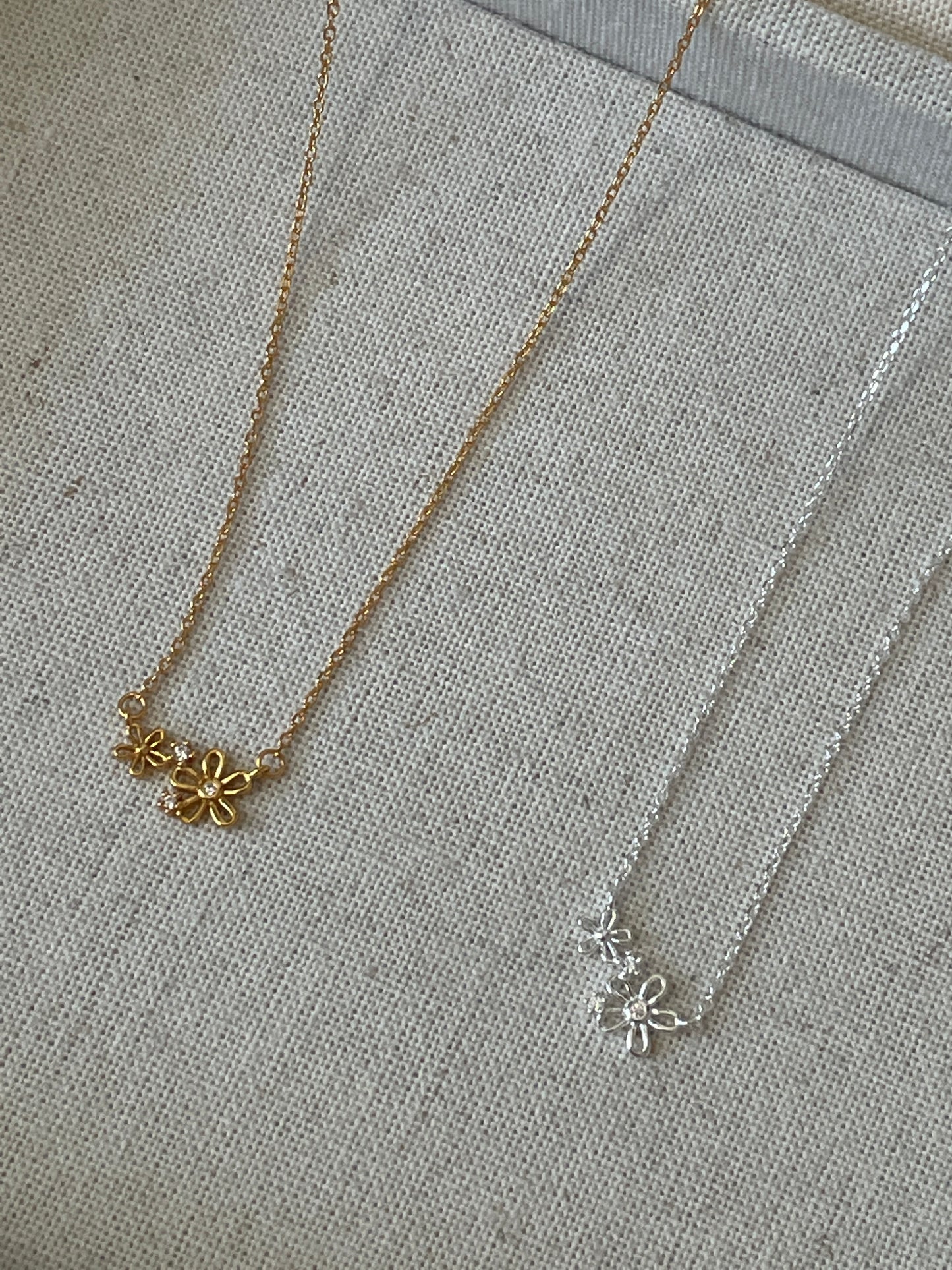 The Daisy Necklace