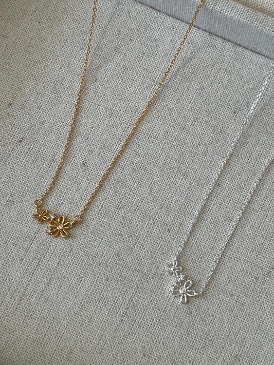 The Daisy Necklace