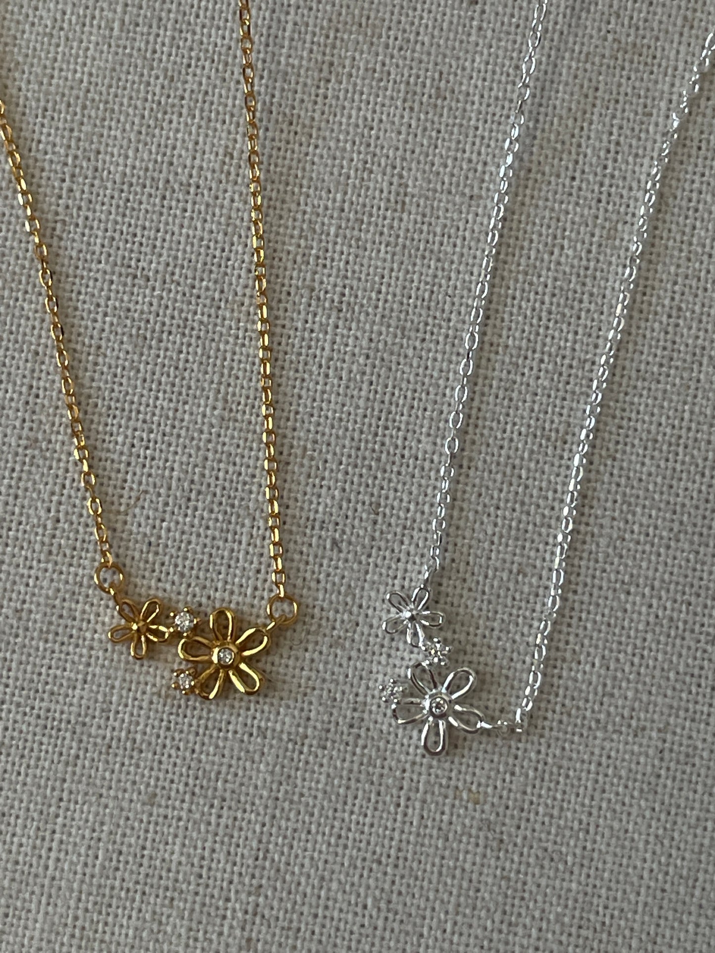 The Daisy Necklace