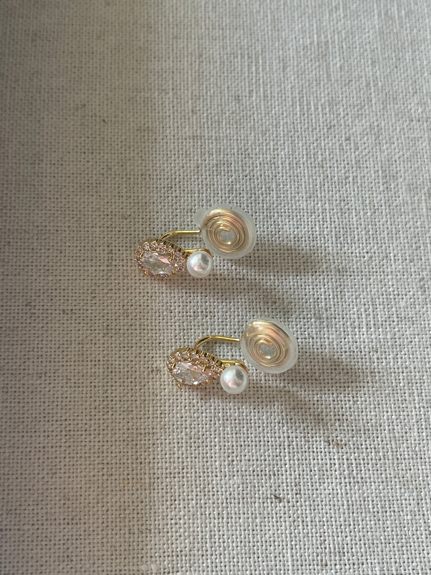 The Lady Pearl Ear Clip / Earrings