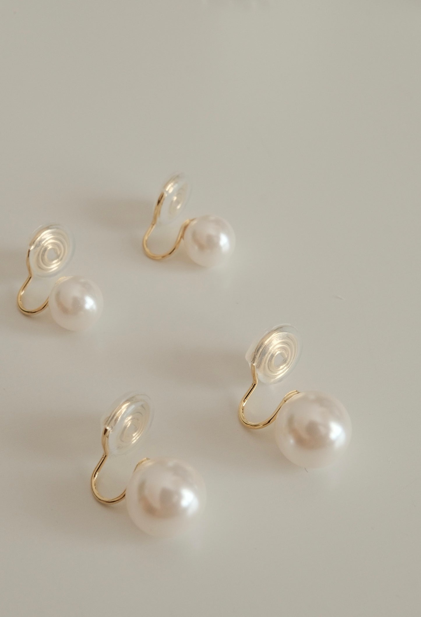 Pearl Pearl Ear Clip